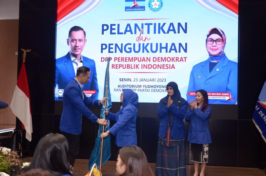 Ketua Umum Partai Demokrat Agus Harimurti Yudhoyono (AHY) resmi melantik pengurus PDRI yang dinahkodai Siti Nur Azizah