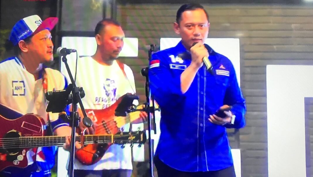 AHY Nyanyi AHY nyanyi di DPP