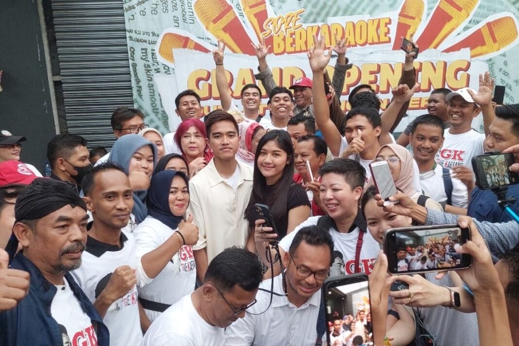 Ngaku tak kampanye di Depok, tapi Kaesang foto bersama para relawan