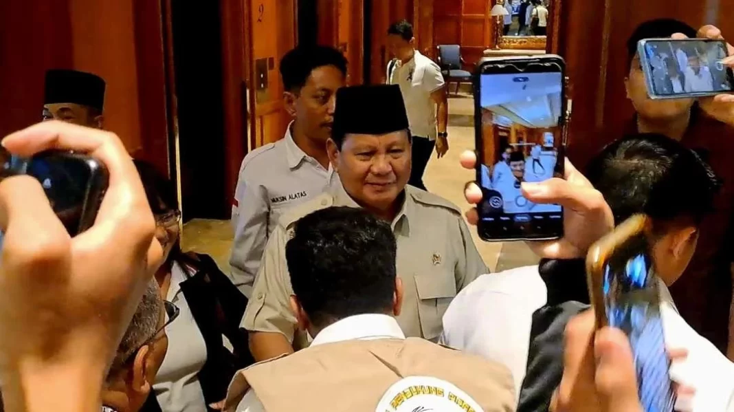 Prabwo seusai bertemu dengan kiai Prabowo seusai bertemu dengan Kiai Jawa Timur