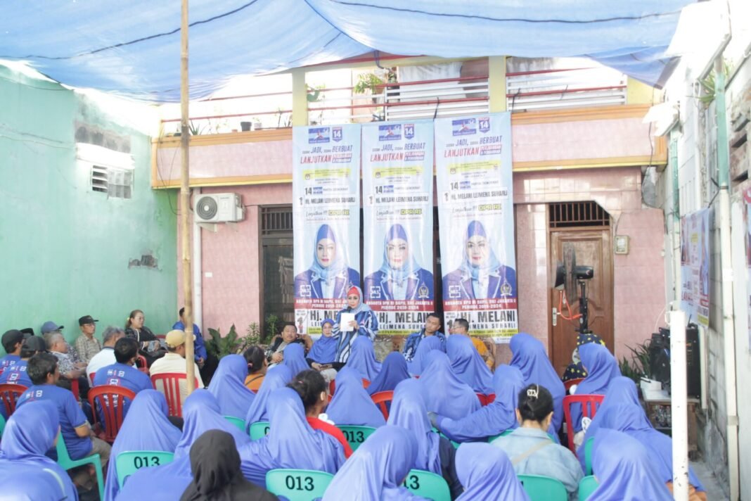 Mela Melani Suharli Leimena bantu renovasi balai warga