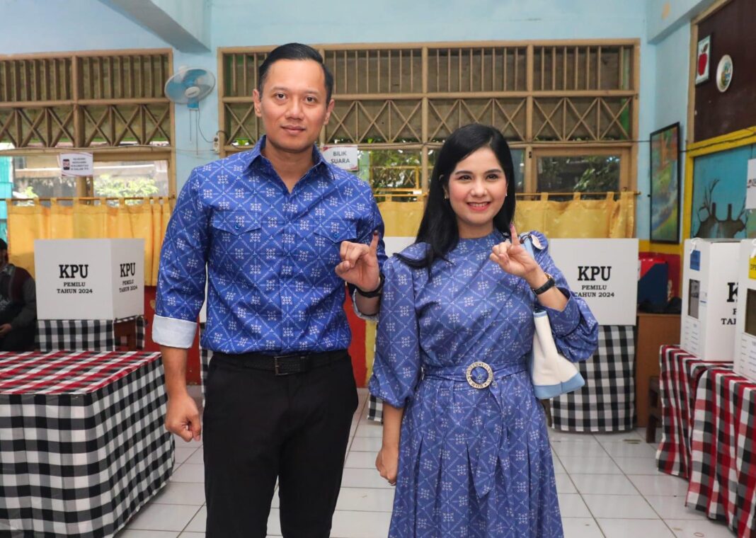 AHY nyoblos bersama istri