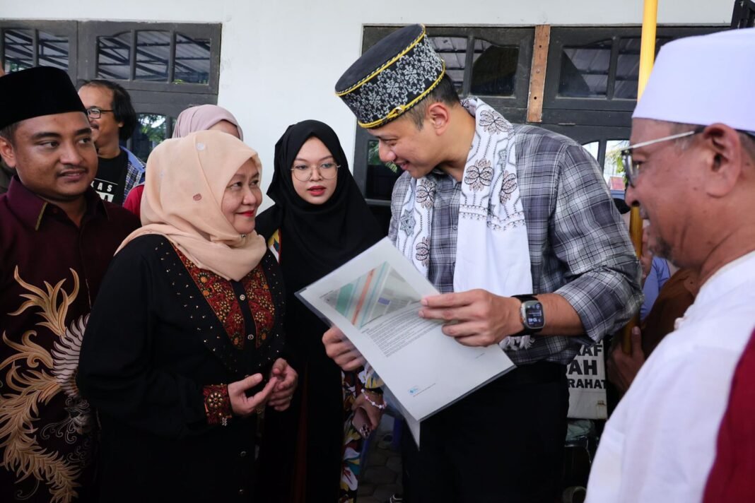 AHY serahkan sertipikat Hubabah Syarifah Annisa