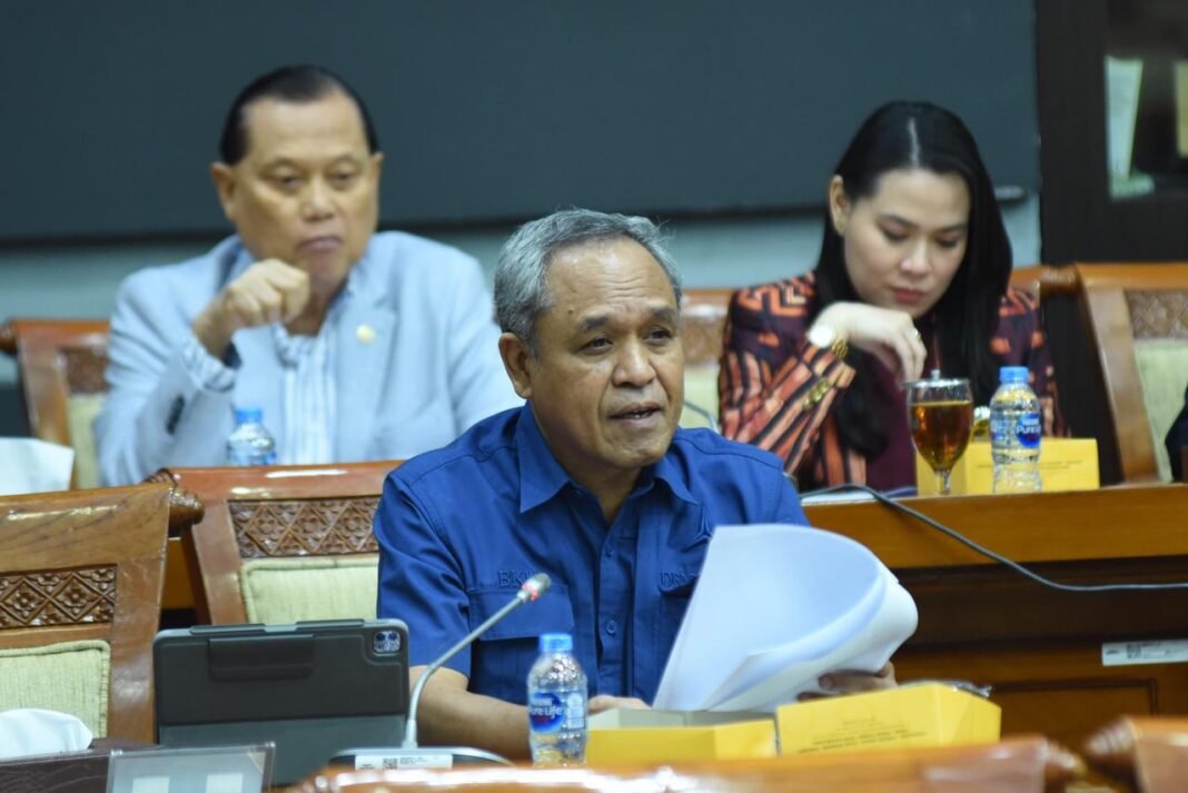 demokrat pertanyakan survei polri