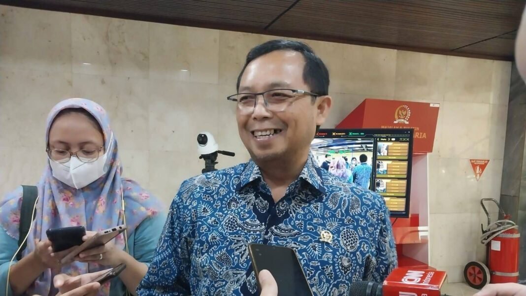 herman senyum demokrat tak terpengaruh manuver PDIP