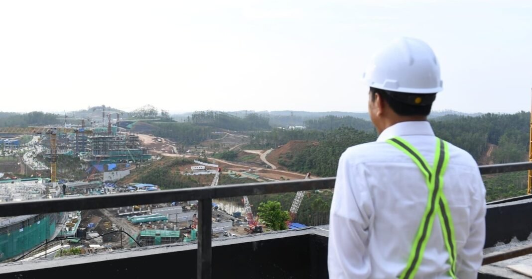 Jokowi meninjau pembangunan IKN