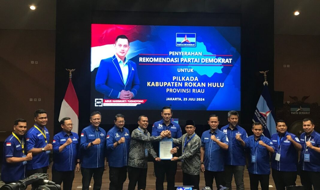 AHY serahkan rekom pilkada Rokan Hulu