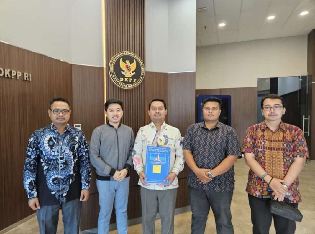 demokrat laporkan KPU Demokrat laporkan KPU serang ke DKPP