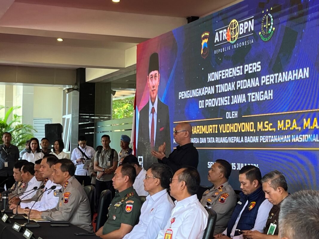 Yoyok Sukawi dampingi ahy di polda jateng