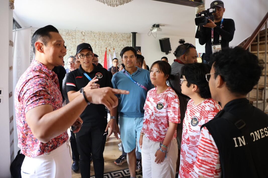 AHY di Paris prancis