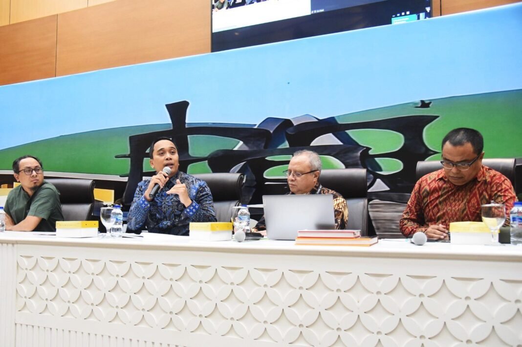 putu supadma rudana (3) demokrat tanggapi larangan rokok ketengan