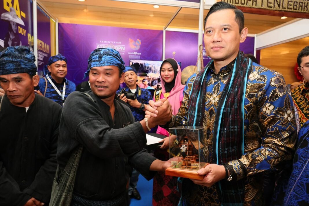 AHy bersama masyarakat adat