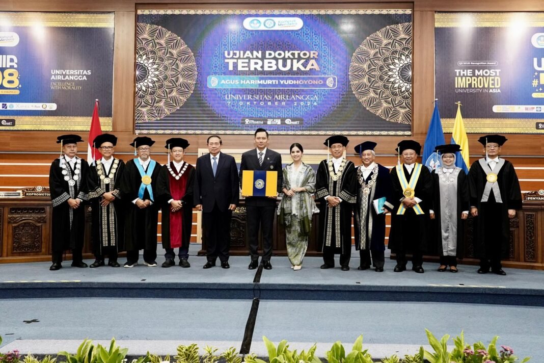 AHY cum laude AHy resmi sandang gelar doktor