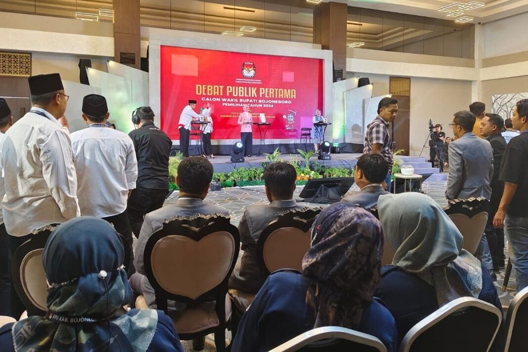Keributan saat debat paslon pilkada Bojonegoro