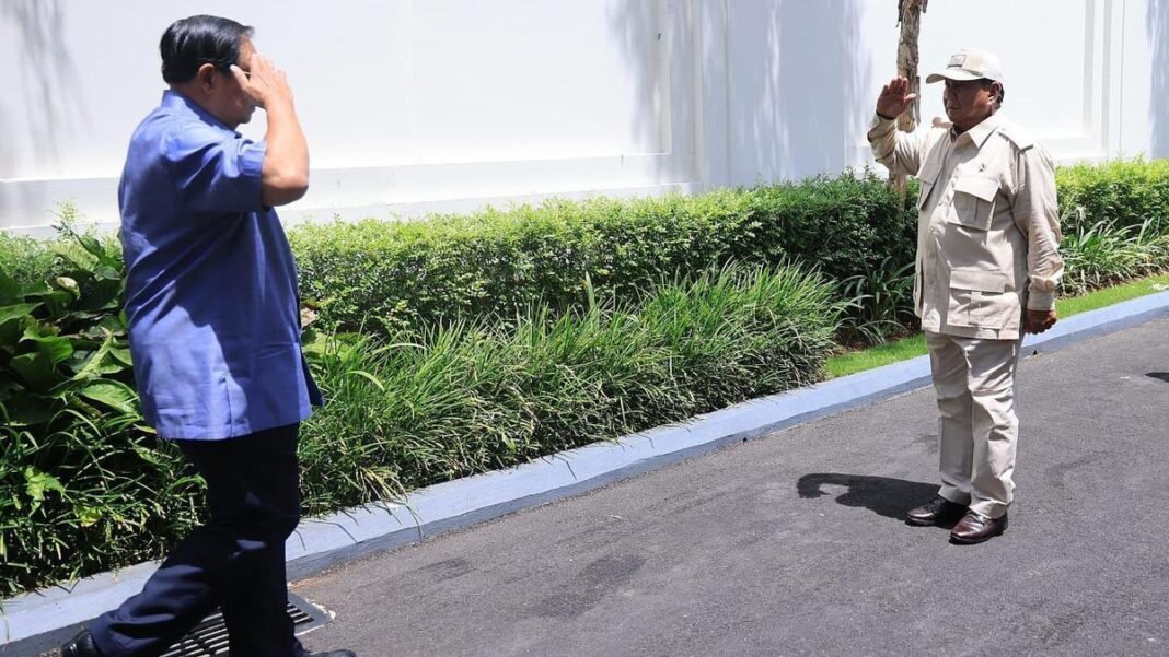 SBY dan Prabowo saling hormat