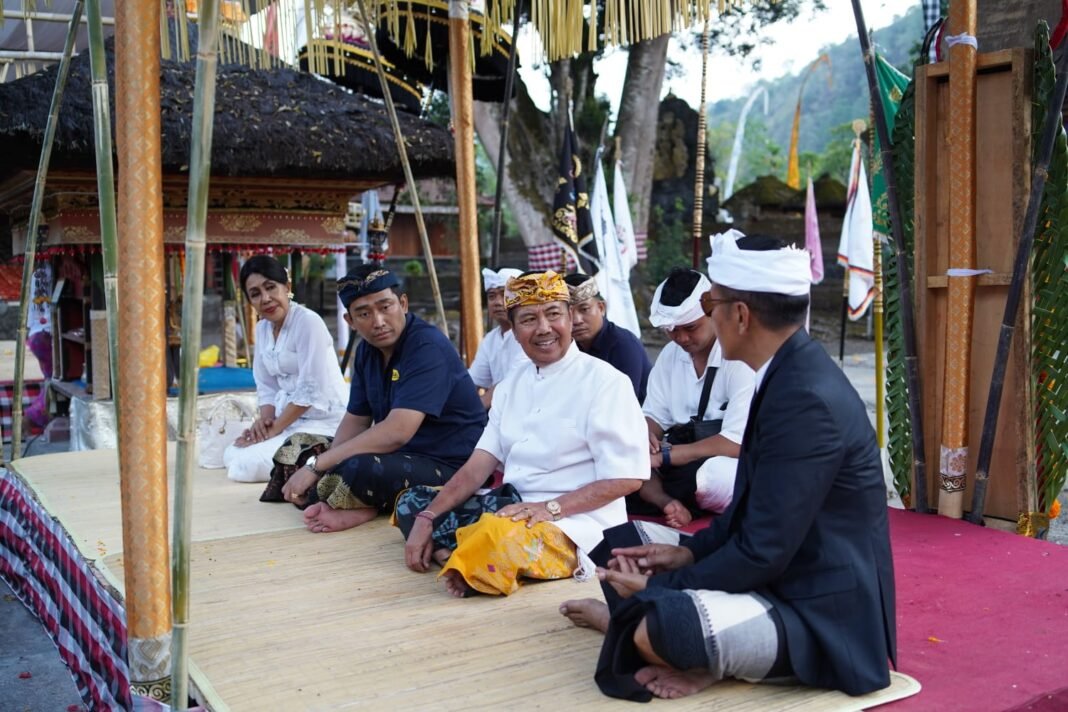 pasangan santuy pura bukit mentik