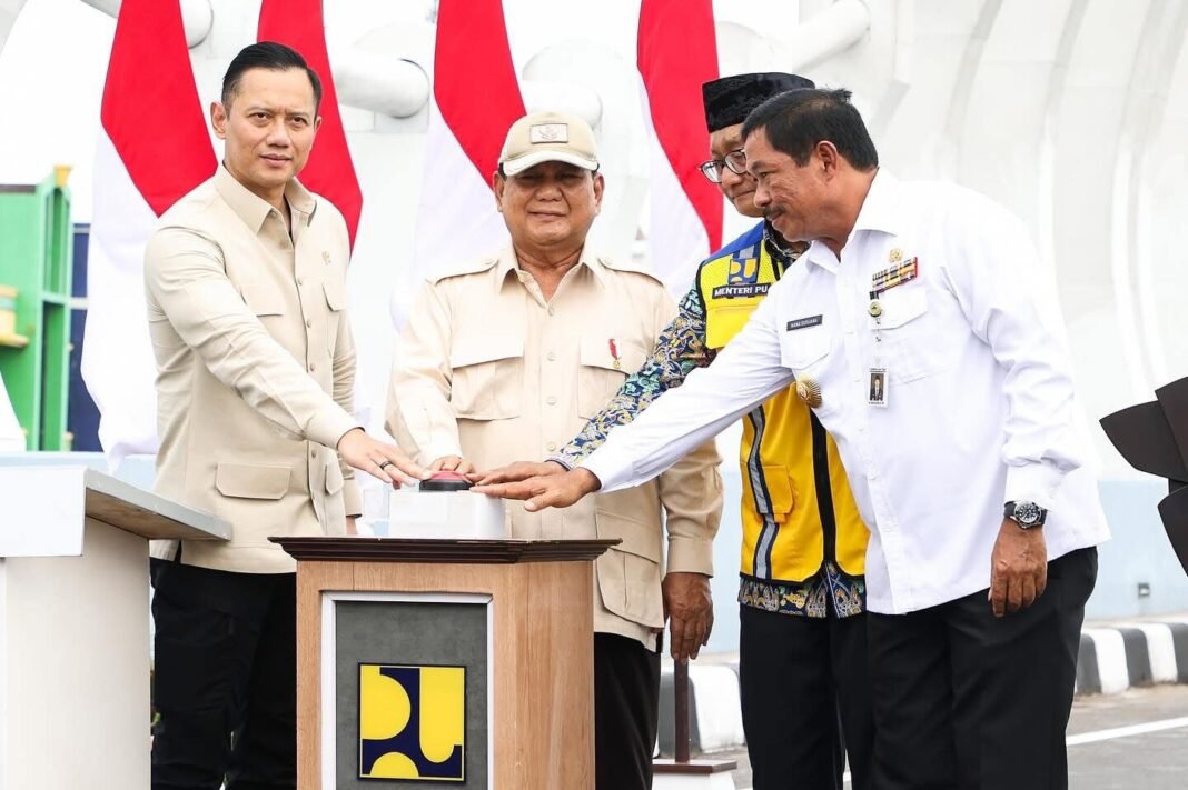 Menko AHy bersama prabowo resmikan flyover