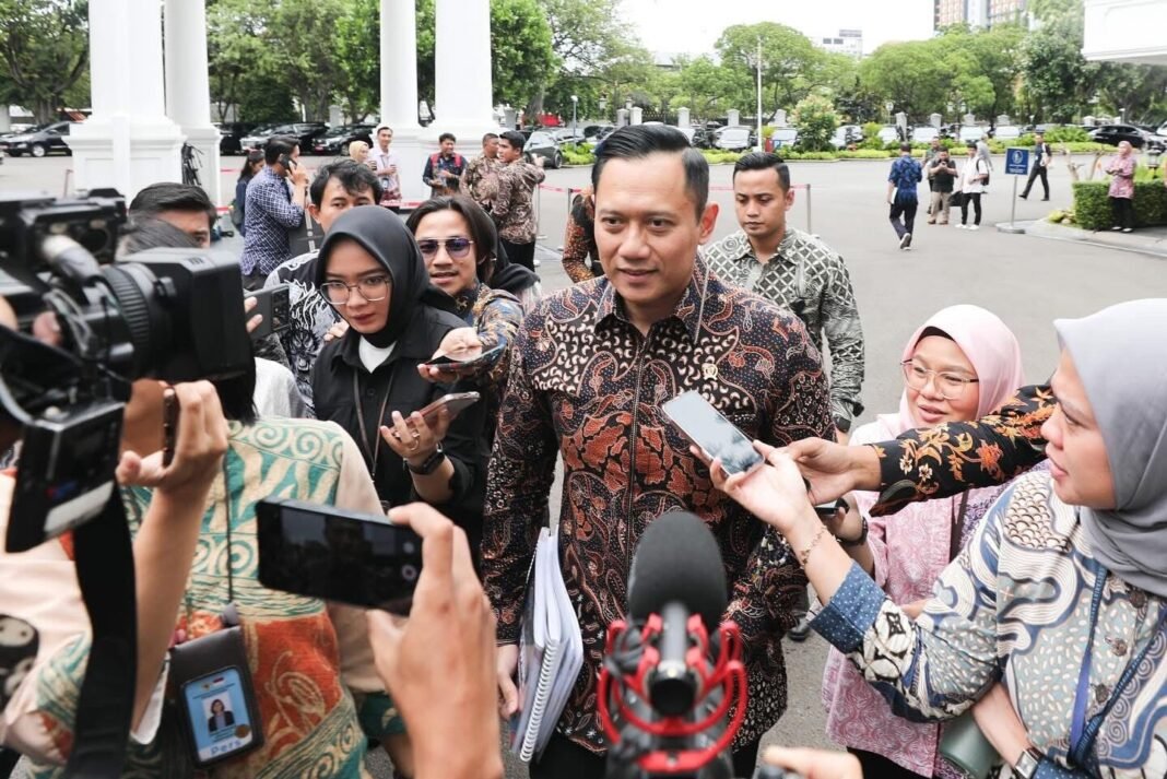 menko AHy usai menghadap prabowo