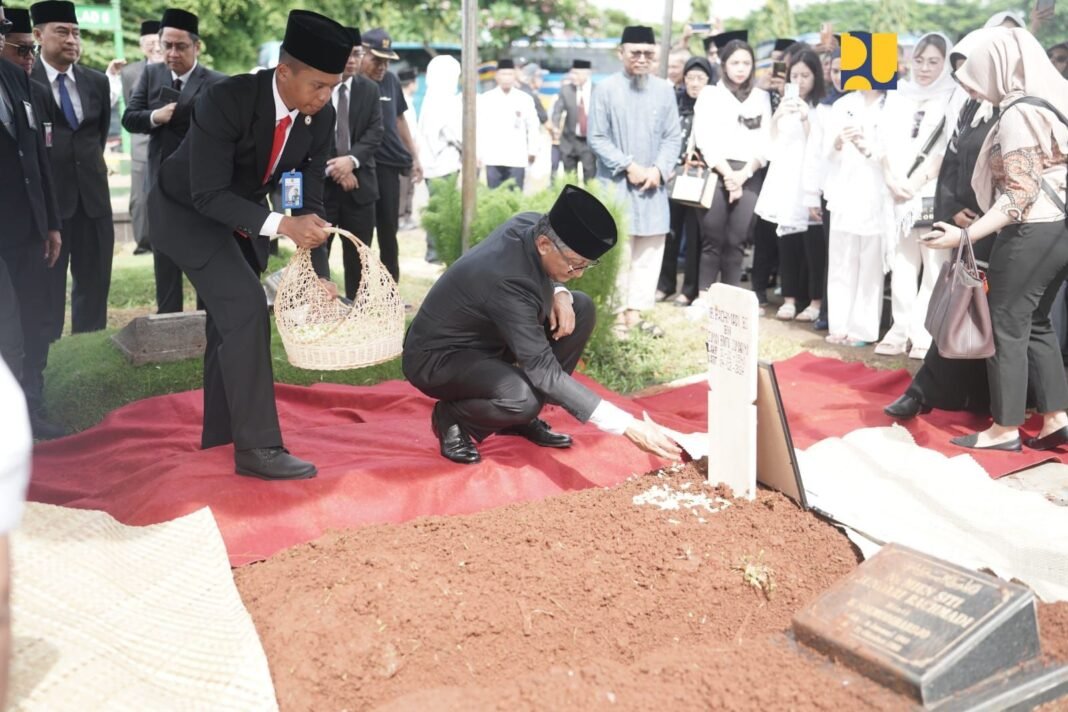 menteri PU dpimpin pemakaman