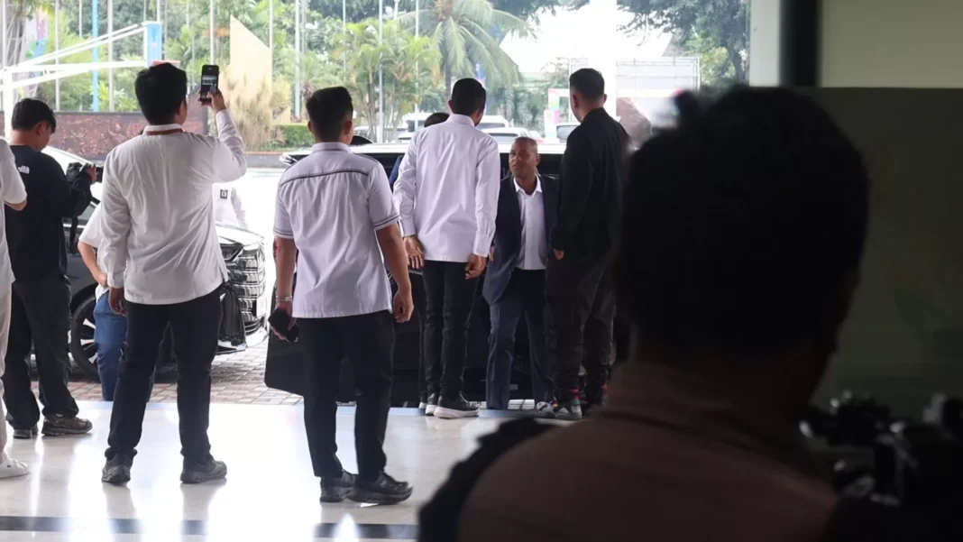 Kluivert ke Kemenpora