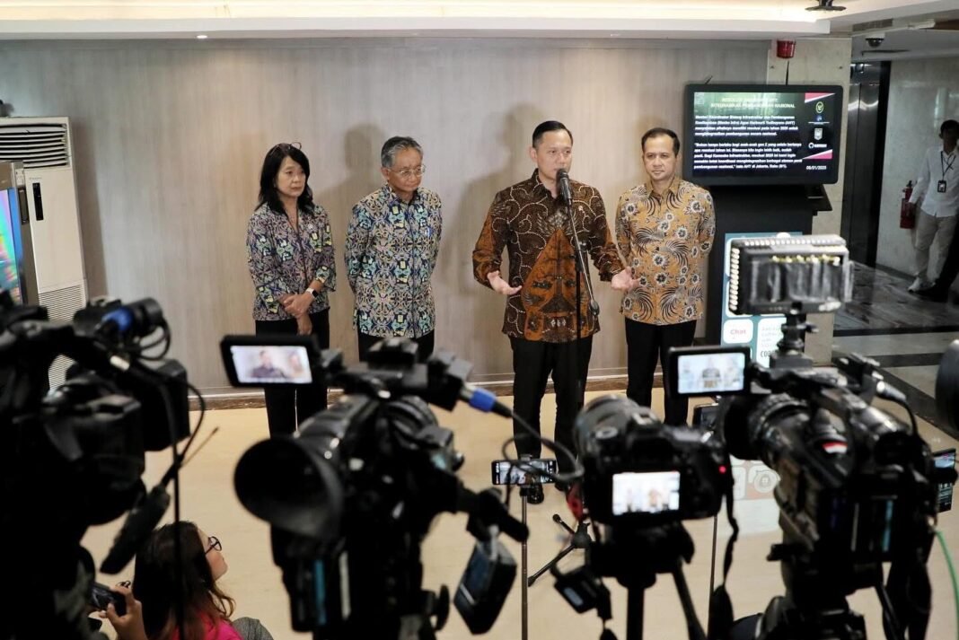 menko AHY fokus bangun tembok laut