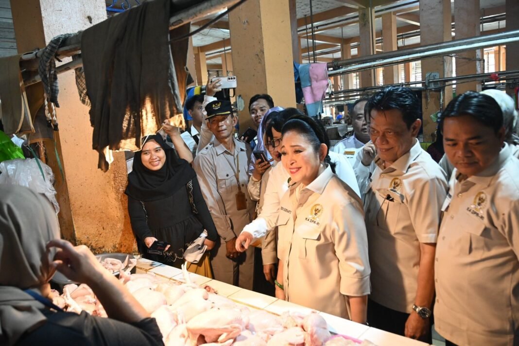 Titiek Soeharto tinjau pasar