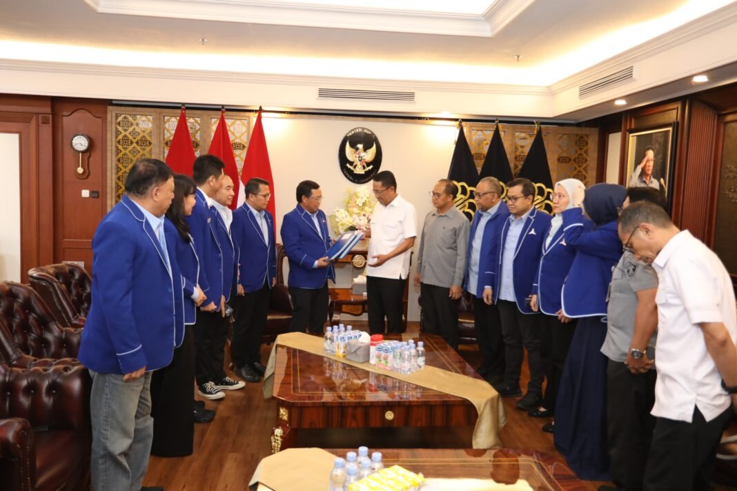 herman khaeron daftarkan pengurus demokrat