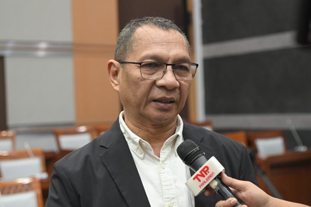 M Husni