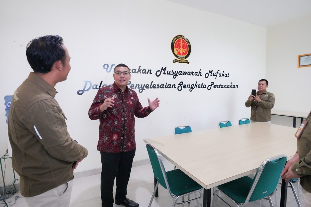 Wamen ATR/BPN Ossy Dermawan Wamen ATR/BPN Ossy Dermawan