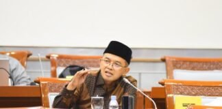 Jemaah Terjebak Haji Ilegal, DPR Desak Pemerintah Berantas Travel Palsu maman kritisi haji ilegal