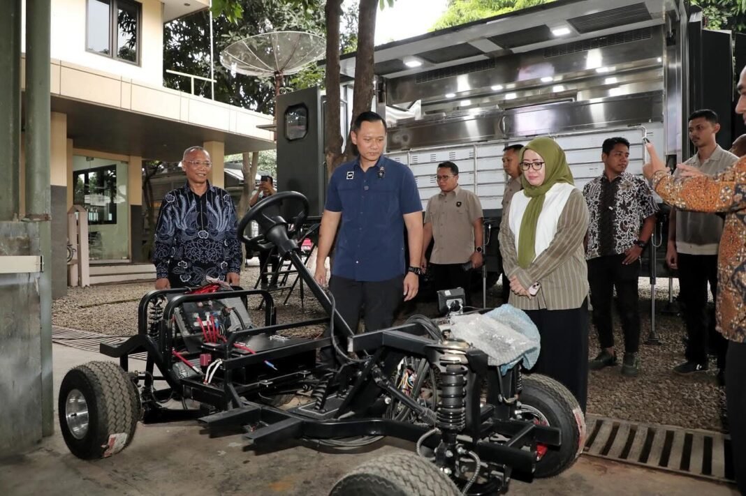 menko AHY kunjungi pabrik karaoseri