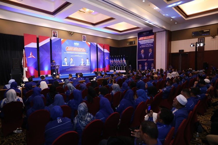 Sekjen Partai Demokrat, Herman Khaeron saat memberikan arahan saat rakerda dan bimtek DPD Demokrat Aceh, Selasa (29/04/2025)