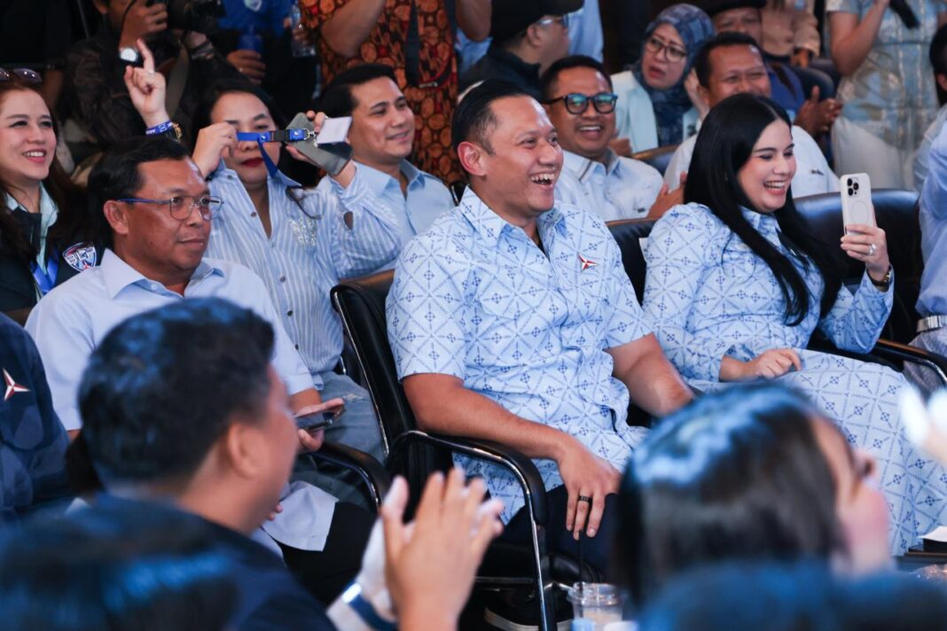 biru muda demokrat
