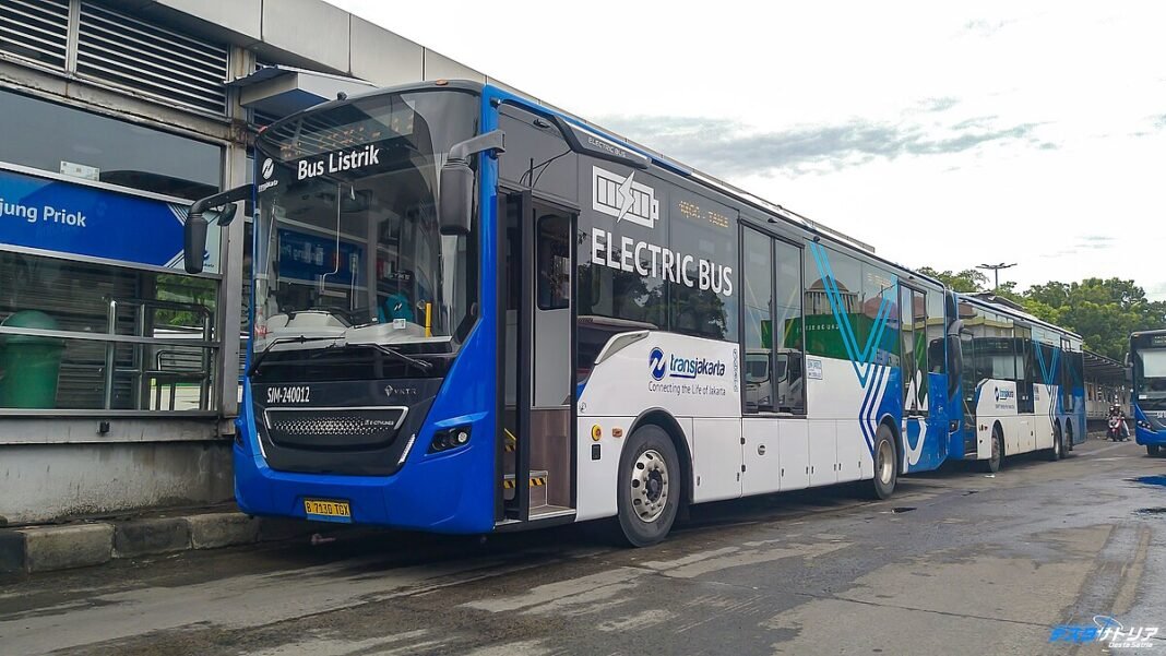 bus transjakarta koridor 10