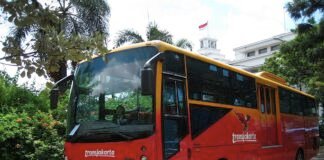 bus transjakarta koridor 12