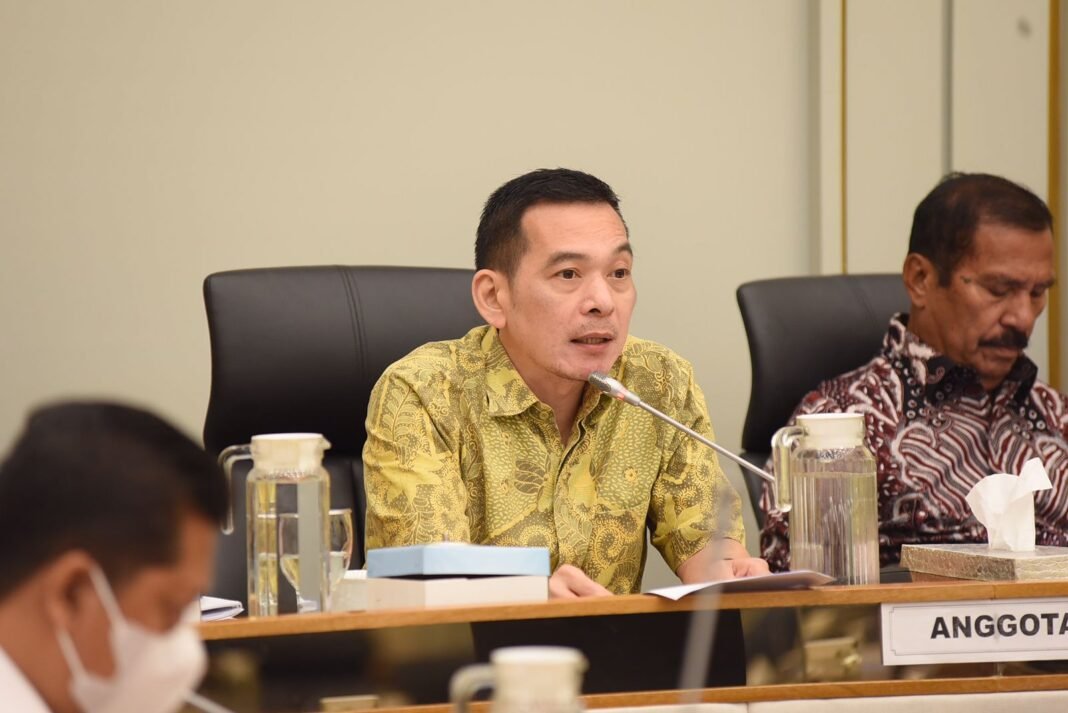 daniel johan kritik gus ulil