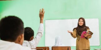 Gaji dan Tunjangan Guru Sekolah Rakyat Lebih Besar dari UMR, Ini Nominalnya! gaji guru Sekolah Rakyat bisa lebih dari UMR