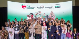 Menteri Ekraf Teuku Riefky Harsya memberikan sambutan di acara FHI 2025, Jakarta.