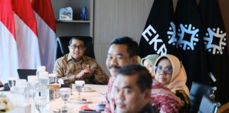 Menteri Ekraf dan Wakil Bupati Malang berdiskusi tentang kolaborasi pengembangan sektor ekonomi kreatif.