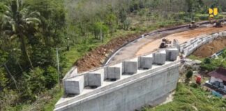 Pembangunan Flyover Gelumbang di Kabupaten Muara Enim untuk memperlancar konektivitas jalan nasional.