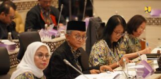 Menteri Dody Hanggodo saat rapat kerja Komisi V DPR RI membahas evaluasi anggaran 2025