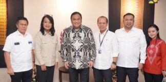 Wakil Menteri PU Diana Kusumastuti dan pejabat daerah membahas proyek infrastruktur di Gorontalo dan Nias.