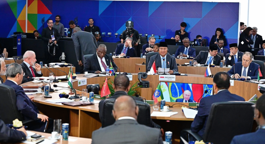 Presiden Prabowo Subianto dalam sesi KTT BRICS 2025 di Rio de Janeiro, Brasil, menyampaikan sikap Indonesia terkait perdamaian dunia dan reformasi multilateral. c