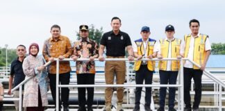 Menko AHY meninjau IPAL Losari di Makassar dalam rangka mendukung pengelolaan limbah perkotaan yang lebih baik.