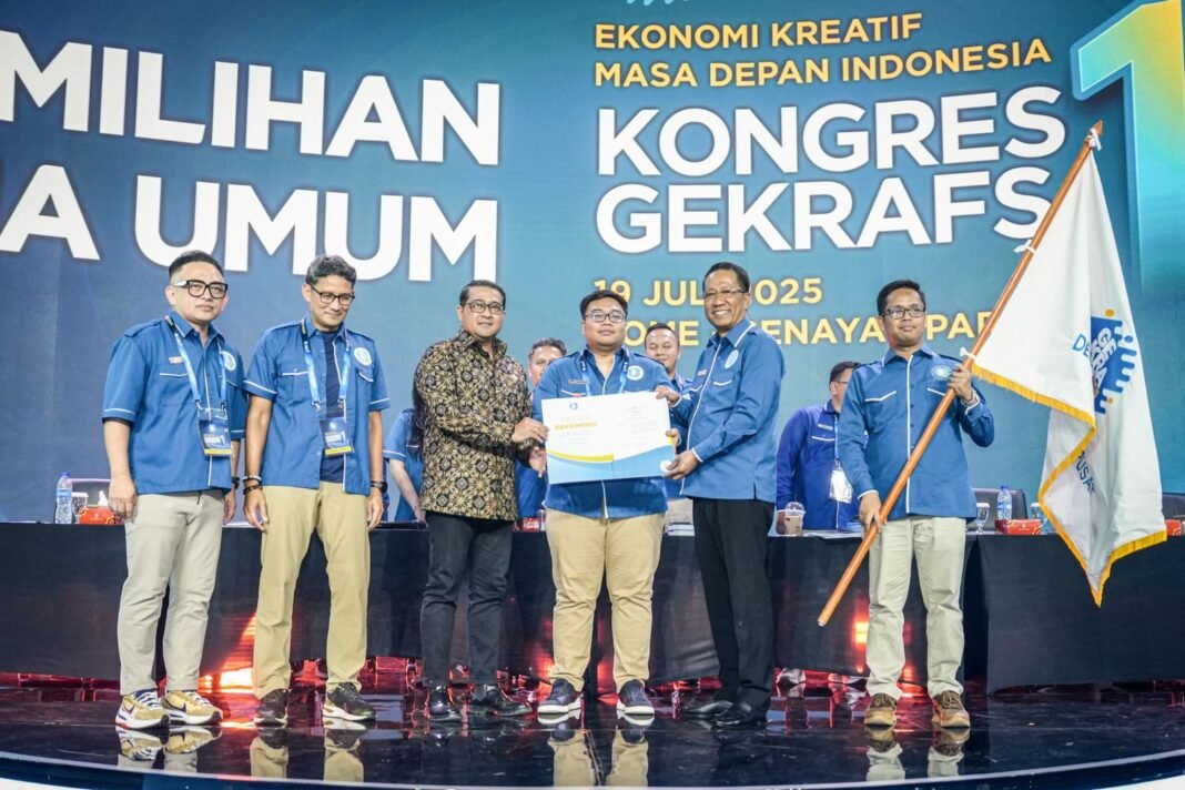 Menteri Ekraf Menandatangani Nota Kesepahaman dengan GEKRAFS untuk Perkuat Ekosistem Ekonomi Kreatif Menteri Ekraf dan Ketua Umum GEKRAFS menandatangani Nota Kesepahaman untuk mendukung ekonomi kreatif.