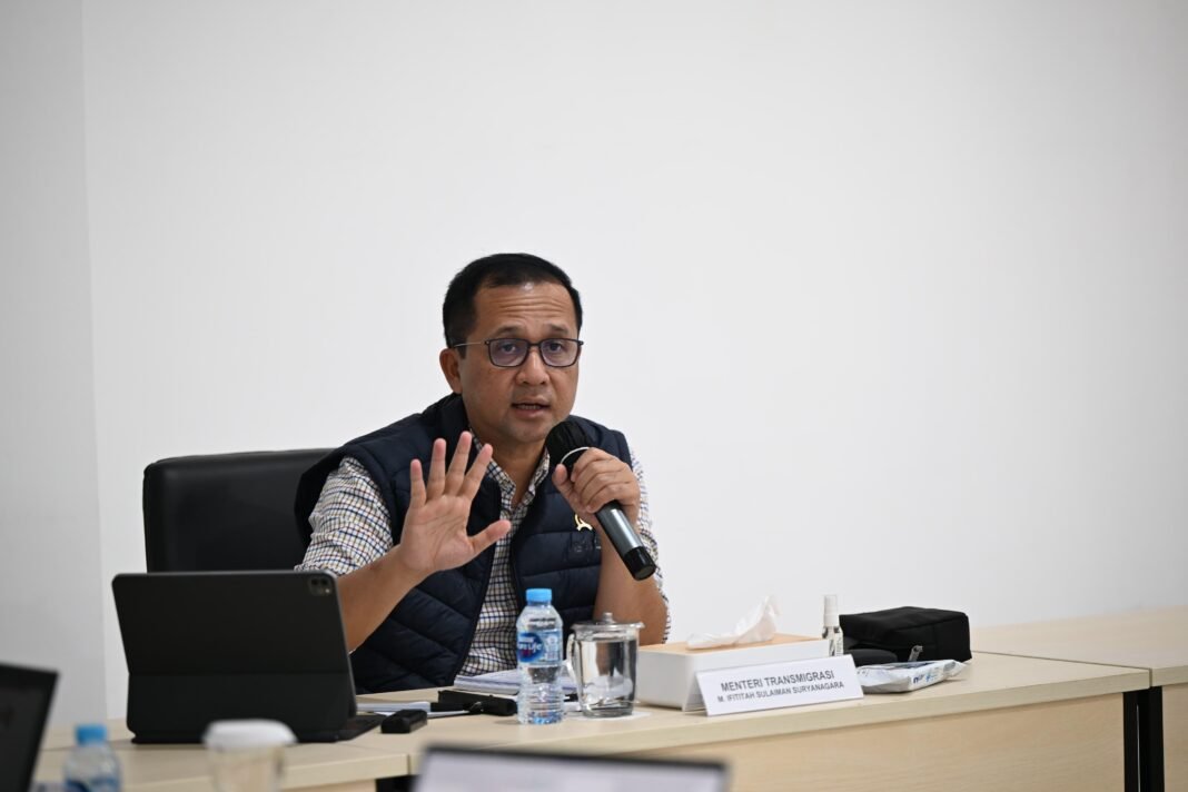 Menteri Transmigrasi M. Iftitah Sulaiman dalam Kunjungan Kerja ke BPPMT Denpasar Menteri Transmigrasi M. Iftitah Sulaiman memberikan penjelasan dalam kunjungan kerja ke BPPMT Denpasar.