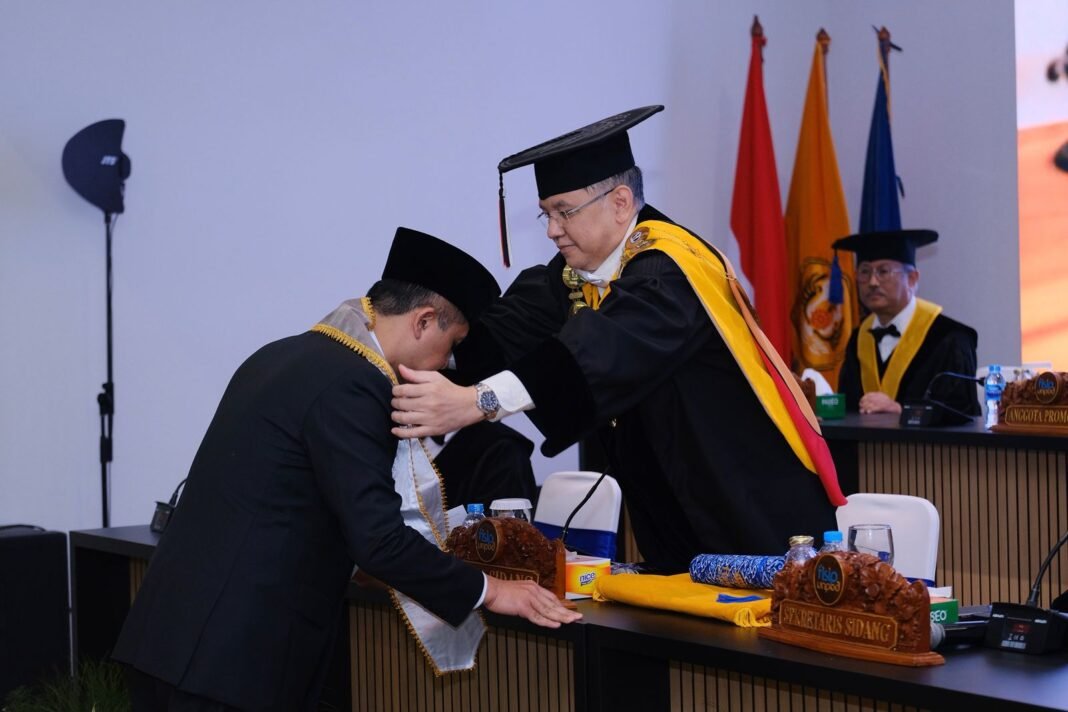 Menparekraf Teuku Riefky Apresiasi Gelar Doktor Menteri Transmigrasi Menparekraf Teuku Riefky hadiri sidang doktor Menteri Transmigrasi di Unpad
