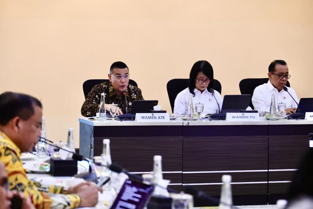 Ossy Dermawan laporkan progres pengadaan tanah Huntap korban erupsi Lewotobi