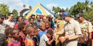 Menteri Transmigrasi M. Iftitah Sulaiman Suryanagara dan Velix Vernando Wanggai paparkan Sekolah Rakyat