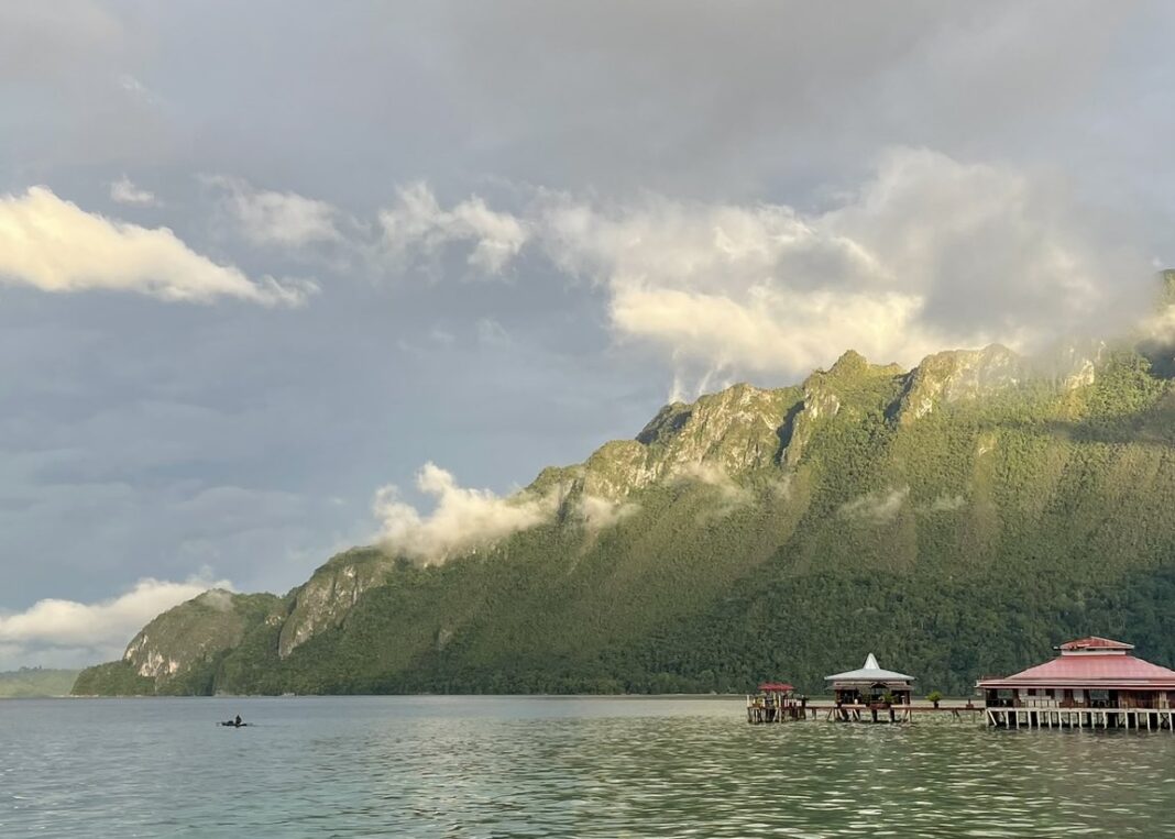 Tebing Sawai, Maluku (sumber: warganet)